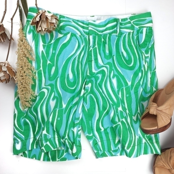 Lilly Pulitzer The Chipper Short  Finders  Keepers Print in Resort White… - Picture 5 of 9